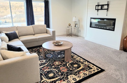 Garden City House | The Perfect Family Retreat! Brand new huge townhome!