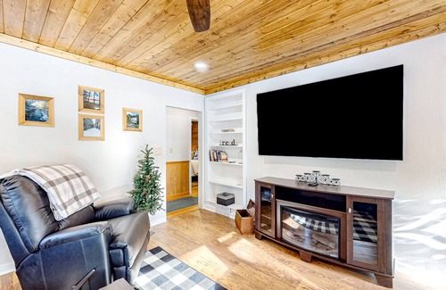 Land O Lakes House | Tranquil & sunny nature retreat with fire pit, W/D & patio - near lakes & trails