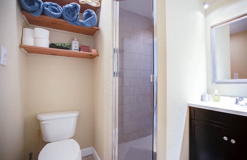 Sorrento Shores Apartment | Captains suite with swimming pool