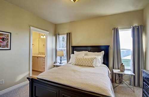 Collister House | Luxurious Hilltop Home W/Amazing Views