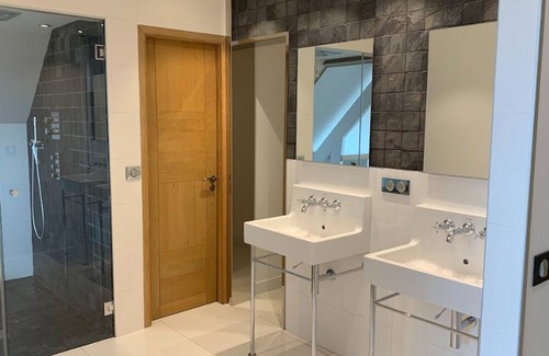 Ploeren Bed & Breakfast | Chambre D'hôtes, 2,5 kms du Golfe du Morbihan, au Calme, Piscine