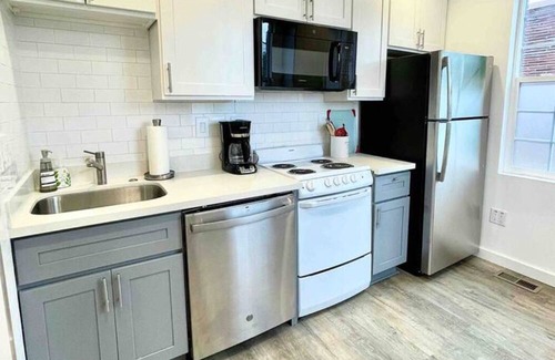 Hilltop House | Dr. Murray's Office - Pristine Hilltop Home Close to Hospitals and Light Rail