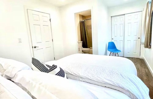 Hilltop House | Dr. Murray's Office - Pristine Hilltop Home Close to Hospitals and Light Rail