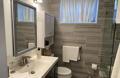 North Decatur House | Enchanted Forest in the City- Spacious & Private Guest Suite w/patio & king bed