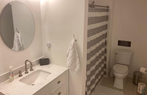 Rio Apartment | Spacious One Bedroom Apartment, Charlottesville! Beautiful & Convenient Location
