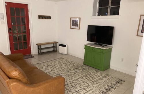 Rio Apartment | Spacious One Bedroom Apartment, Charlottesville! Beautiful & Convenient Location