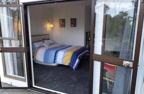 Snells Beach Apartment | Snells Beach Studio in quiet cul de sac 2 minutes walk to beach