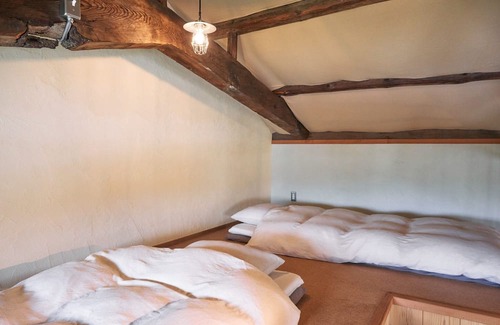 Wake House | A private lodging house renovated with natural mat / Wake-gun Okayama