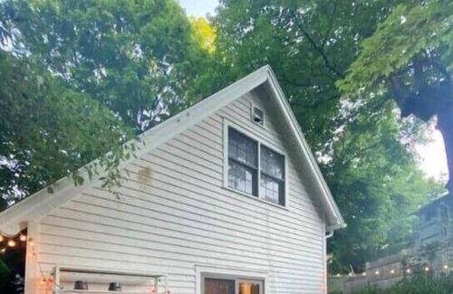 Great Barrington House | Charming Cottage - Walk To Town