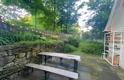 Great Barrington House | Charming Cottage - Walk To Town