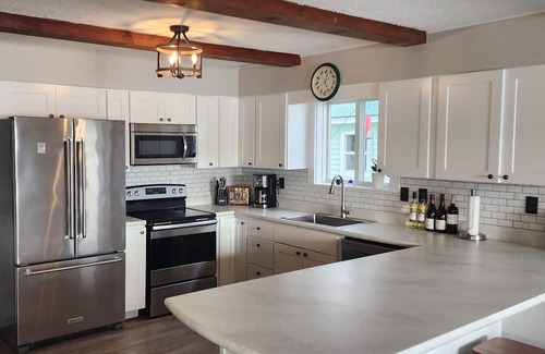 Arcadia House | Waterfront House, AC, Newly Remodeled, 8 Kayaks, 4 SUP, Rowboats