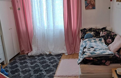 Biesdorf Apartment | Gemütliche Wohnung für Familien nur 15 Minuten vom Berliner Tierpark Entfernt
