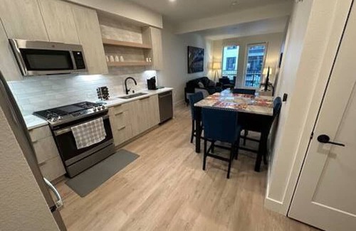 East Village Apartment | LUX Walk Conv Ctr Free Park Wi-Fi, EV Pool Gym C