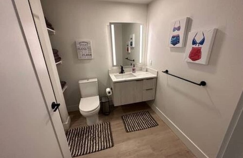 East Village Apartment | LUX Walk Conv Ctr Free Park Wi-Fi, EV Pool Gym C