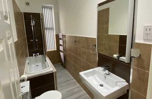 Wolverhampton Apartment | Charming 2-Bed Apartment in Wolverhampton