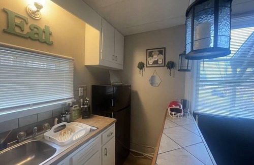 Riverview Apartment | Cozy Studio in Strawberry Hill