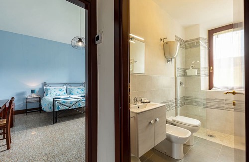 Castiglione d'Orcia Apartment | Apartment 'Rossello' with Private Terrace, Private Garden and Wi-Fi