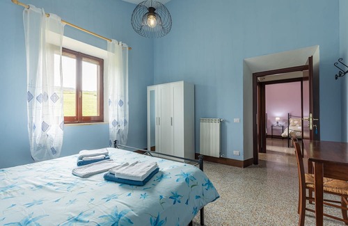 Castiglione d'Orcia Apartment | Apartment 'Rossello' with Private Terrace, Private Garden and Wi-Fi
