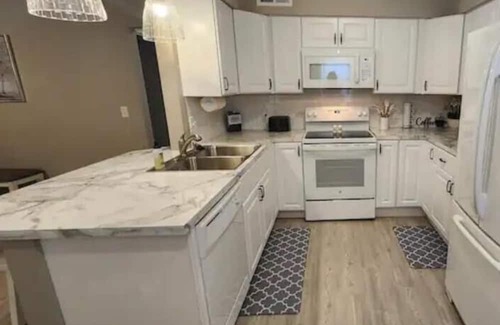 Council Bluffs House | Quiet country setting in town.