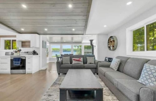 Centre Hastings Cottage | The Lakeview
