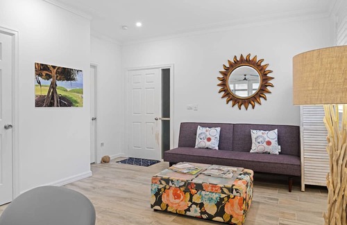 Blue Bay Apartment | Blissful Beachfront Pad - Pet Friendly / Direct Beach Access