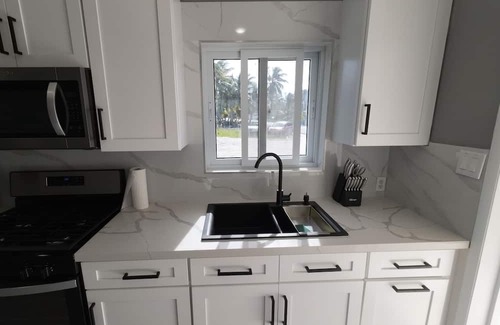 Rokers Point Apartment | 10 Short Steps From The Most Beautiful Sandy Beach & Crystal Clear Blue Ocean
