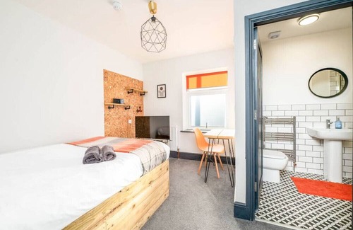 Grimsby House | 6BR Ensuite House in the heart of Eleanor Street