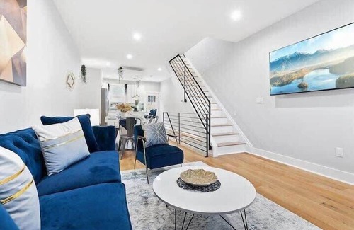 North Philadelphia House | Luxury Philly Home | Pool Table | Private Roofdeck
