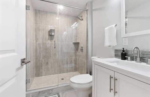 North Philadelphia House | Luxury Philly Home | Pool Table | Private Roofdeck