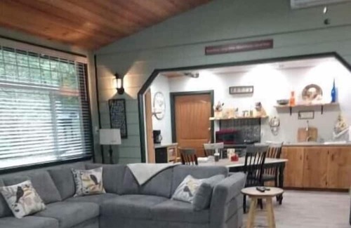 Lewis County Apartment | 4 Black Birds