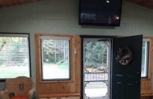 Lewis County Apartment | 4 Black Birds