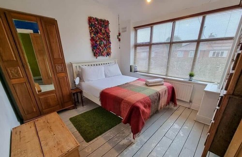 Chorlton-cum-Hardy House | Free Parking: Chorlton Home