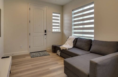 Tracy House | Tracy new 2 bed 2 bath Home