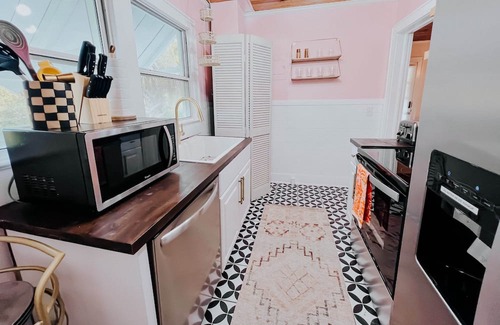 Bunkers Cove Apartment | Adorable 1BR near historic downtown and beaches - DREAMI STAYS