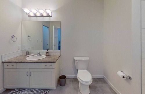 Hinton Apartment | Private 2 Bed Apartment at Creekstone