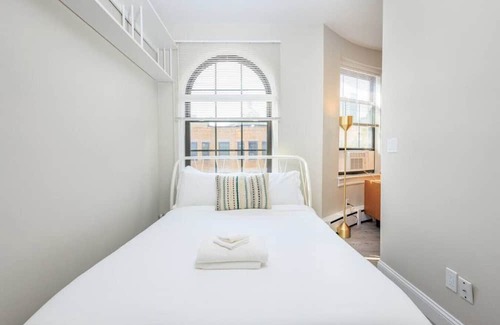 Prudential - St. Botolph Apartment | Spacious Studio Apt | South End