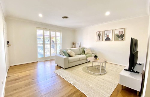 Ryde Villa | Cosy 3BR House w garden, 7 mins drive to Macquarie Centre, 5 stars on AirB&B
