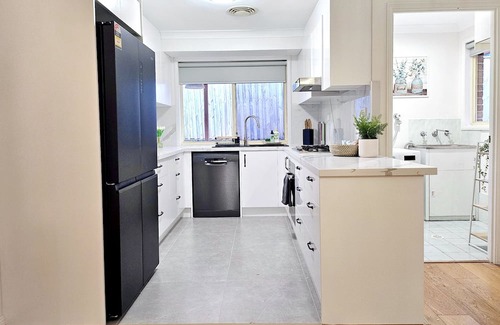 Ryde Villa | Cosy 3BR House w garden, 7 mins drive to Macquarie Centre, 5 stars on AirB&B