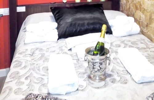 Ubrique Apartment | Homerez - Beautiful apartement for 2 ppl. with jacuzzi at Ubrique