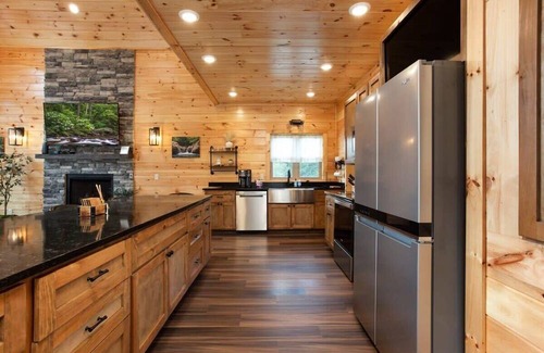 Gatlinburg Cabin | Mountain Views/Near DwTn Gat/New