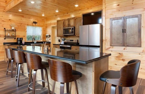 Gatlinburg Cabin | Mountain Views/Near DwTn Gat/New