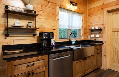 Gatlinburg Cabin | Mountain Views/Near DwTn Gat/New