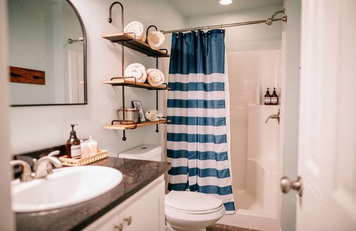 Longtown House | 'Lil Lookout - A Fisherman's Delight w/Garage!
