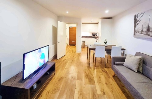 Woolwich Apartment | Cozy and stylish Riverside home