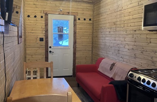 Okanagan-Similkameen Cabin | Osprey Lake Caboose beside the Kettle Valley Railway and 2 mins from Osprey Lake