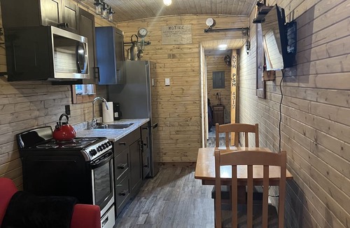 Okanagan-Similkameen Cabin | Osprey Lake Caboose beside the Kettle Valley Railway and 2 mins from Osprey Lake
