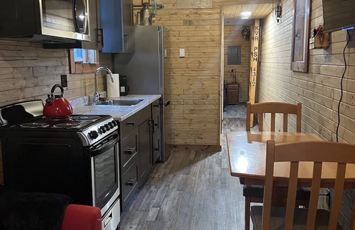 Okanagan-Similkameen Cabin | Osprey Lake Caboose beside the Kettle Valley Railway and 2 mins from Osprey Lake
