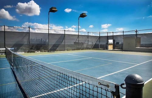 Norma Triangle House | Great Amenities! Pool, Pets Allowed, Parking! Close to Santa Monica Airport!
