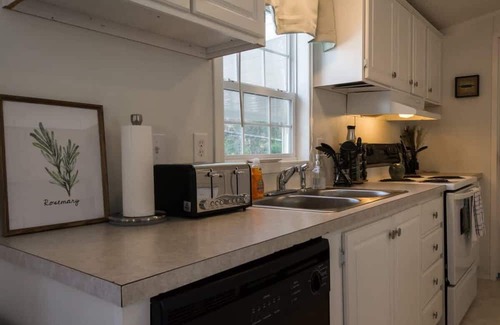 Hendersonville House | Hideaway@Prestwood Farm