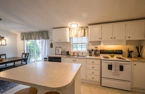 Hendersonville House | Hideaway@Prestwood Farm